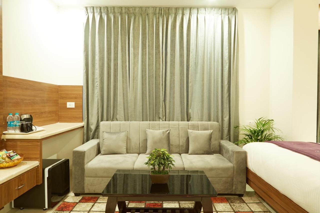 Vovo Premier Hotel Bangalore Luaran gambar
