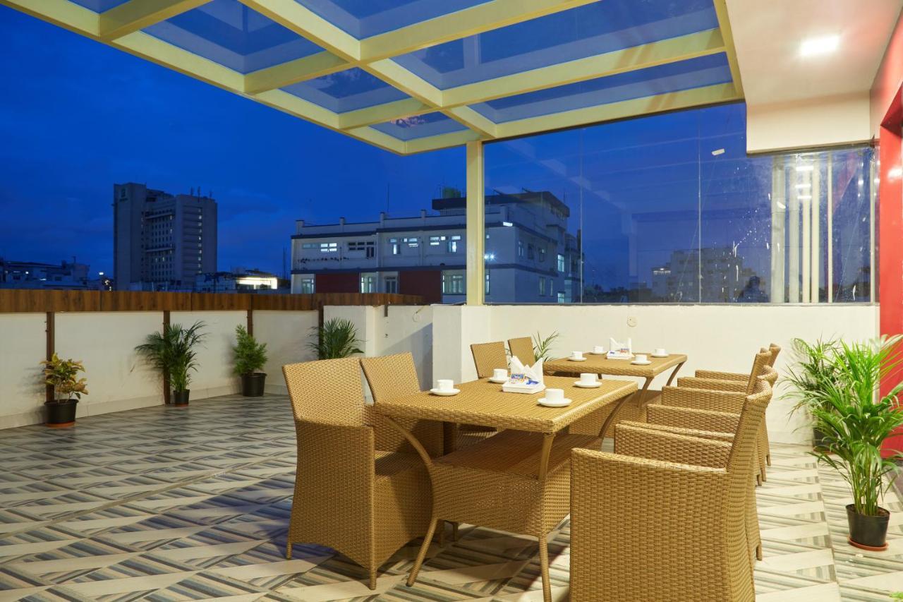 Vovo Premier Hotel Bangalore Luaran gambar
