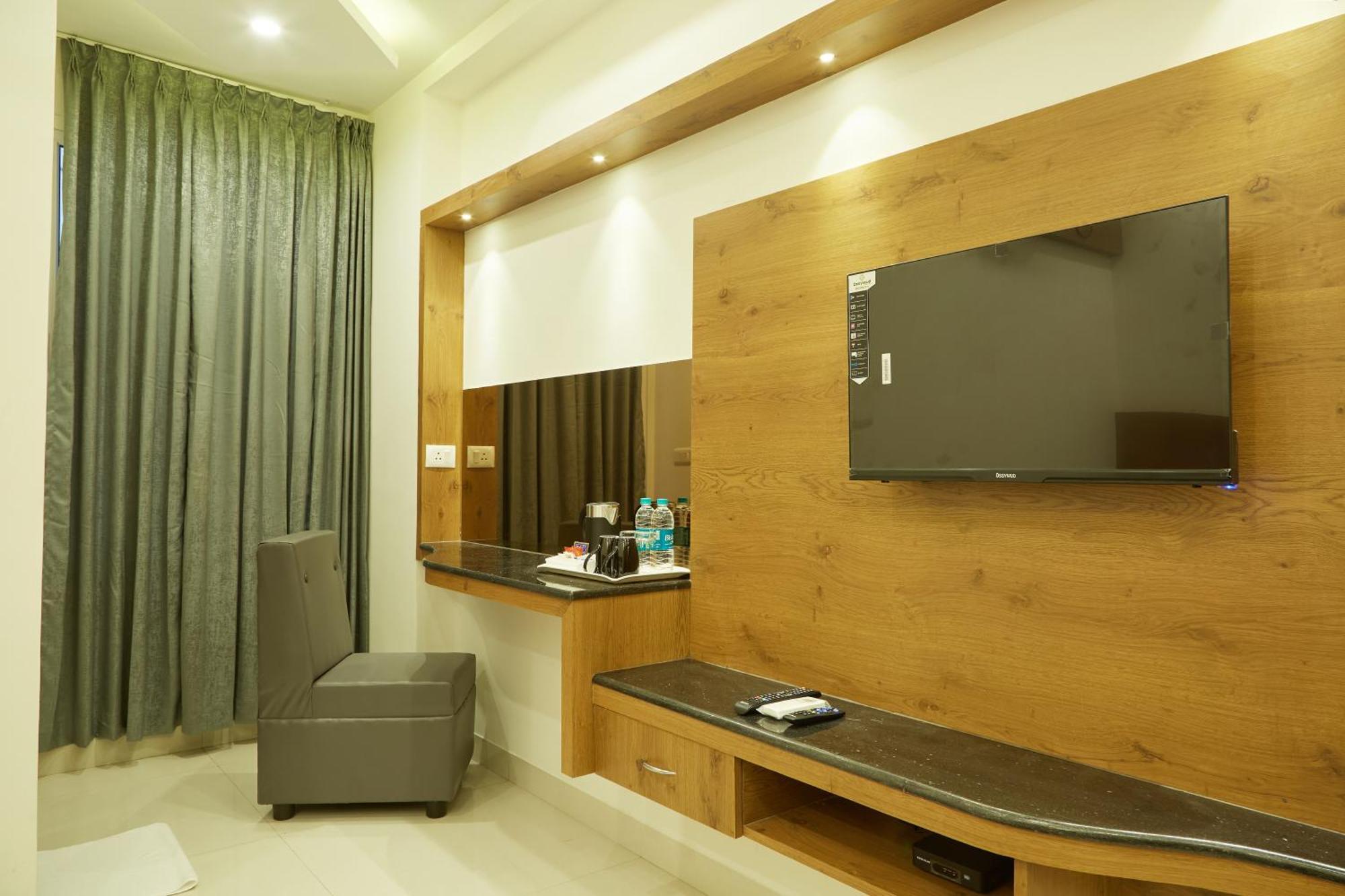 Vovo Premier Hotel Bangalore Luaran gambar